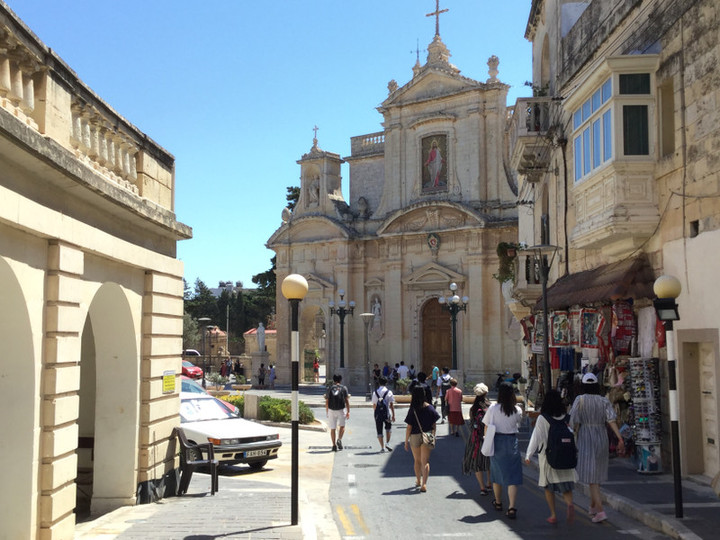 96f4c80b18fe4e2b8a9345203d2ee675